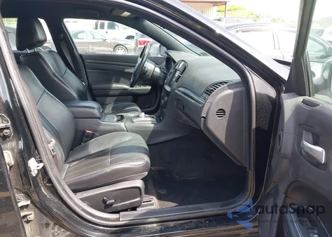 2015 Chrysler 300 300S z USA, uszkodzony, nr VIN 2C3CCAGG9FH831258